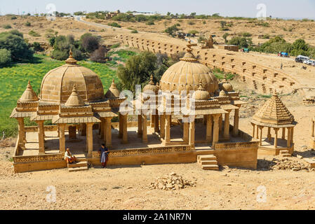 Jaisalmer, Indien - 16. Februar 2019: Bada Bagh, Kenotaphe antike Komplex in Jaisalmer. Rajasthan Stockfoto