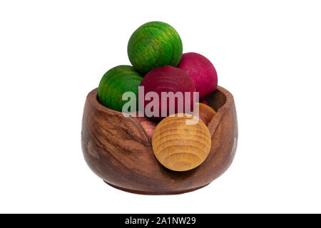 Lufterfrischer. Detailansicht der Lufterfrischer in einem braunen Holz- Schale aus Holz- Kugeln und mit ätherischen Öle aromatisierten. Makro für ein nettes Geschenk isol Stockfoto