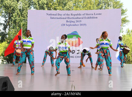 Peking, China. 28 Sep, 2019. Künstler während der "Sierra Leone" Veranstaltung der Peking Internationale Gartenbauausstellung in Peking, der Hauptstadt von China, Sept. 28, 2019. Die Expo hielt seine der "Sierra Leone" Veranstaltung am Samstag. Quelle: Ren Chao/Xinhua/Alamy leben Nachrichten Stockfoto