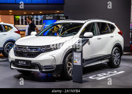 FRANKFURT, Deutschland - September 2019: Weiße HONDA C-RV hybrid SUV-Auto, Iaa Auto Ausstellung. Stockfoto