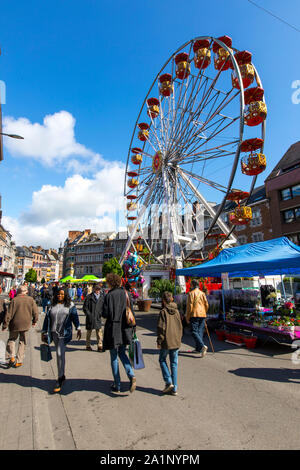Markt in der Rue de l'Ange, Altstadt von Namur, Wallonien, Belgien, Stockfoto