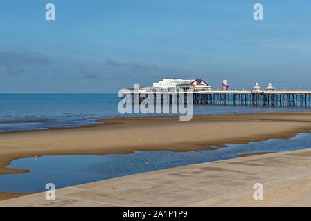 Blackpool Pleasure Beach gemeinhin als Pleasure Beach Resort oder einfach Pleasure Beach in England. Foto am 19. September 2019 getroffen - Bl Stockfoto