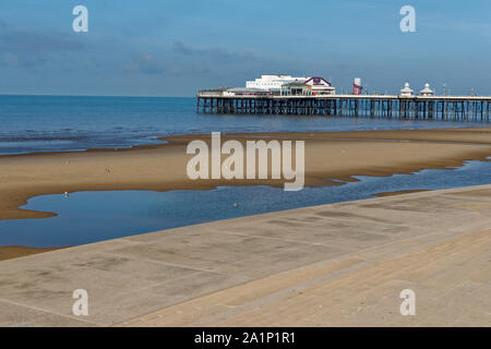 Blackpool Pleasure Beach gemeinhin als Pleasure Beach Resort oder einfach Pleasure Beach in England. Foto am 19. September 2019 getroffen - Bl Stockfoto
