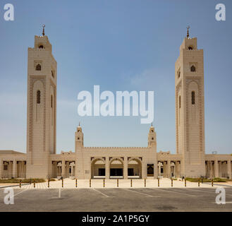 Haupteingang, Scheich Sultan Bin Zayed Die erste Moschee, Bateen, Abu Dhabi, Vereinigte Arabische Emirate Stockfoto