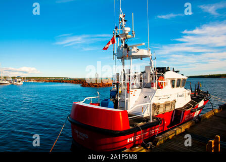 LOUISBOURG, Kanada - 9. August 2016: Fischerei und Ozeane Kanada Regierung coast Guard patrol Boot Stockfoto