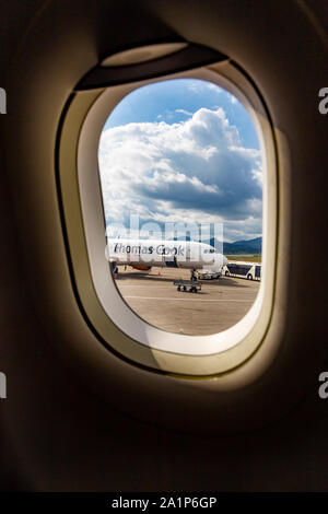 Thomas Cook Flugzeug auf der Landebahn in Griechenland Stockfoto