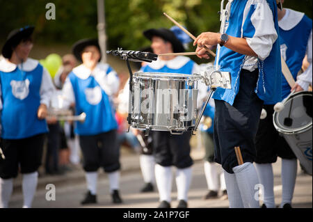 Deutschland, Baden Württemberg, Niederstetten. September 2019. Traditionelle herbstliche Ernte Fest. Trommler der Orchester von der Stadt Bad Mergentheim im Hi Stockfoto