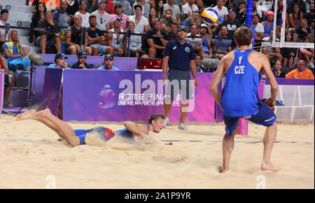 Rom, Italien, 06.September: Perusic und Schweiner für Tschechien in Aktion gegen Rossi und Carambula für Italien während der Runde 16 Spiel der FIVB Beach Volleyball World Tour Finals 2019 im Foro Italico in Rom, Italien Stockfoto