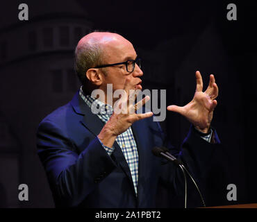 Manhattan, Kansas, USA, 27. September 2019 Alan Murray der CEO von Fortune liefert ein Landon Vortrag mit dem Titel "Die Zukunft der Fakten: Auf der Suche nach der Wahrheit im 21. Jahrhundert" Credit: Mark Reinstein/MediaPunch Stockfoto