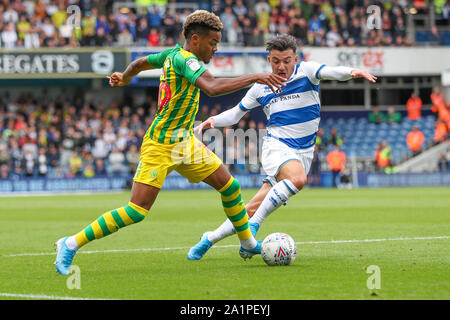 London, Großbritannien. 28 Sep, 2019. West Bromwich Albion Grady Diangana Herausforderungen Queens Park Rangers Ilias Stuhl in der ersten Hälfte des Himmels Wette Championship Match zwischen den Queens Park Rangers, West Bromwich Albion an Kiyan Prinz Stiftung Stadion, London am Samstag, den 28. September 2019. (Credit: John cripps | MI Nachrichten) nur die redaktionelle Nutzung, eine Lizenz für die gewerbliche Nutzung erforderlich. Credit: MI Nachrichten & Sport/Alamy leben Nachrichten Stockfoto