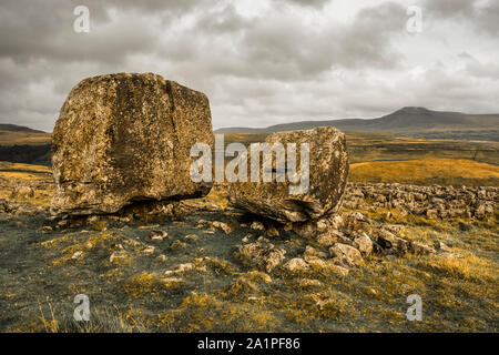 Kingsdale ist auf der westlichen Seite der Dales National Park und liegt in North Yorkshire und Cumbria. Diese Dale bieten einen herrlichen Blick auf Whernside auf Stockfoto