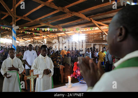 Messe du Dimanche matin. Paroisse catholique de Koeroma. Togo. Stockfoto