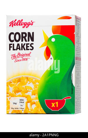 Kellogg's Cornflakes, mit einem Teil der Frühstückszerealien, ausgeschnitten oder auf einem weißen Hintergrund. Kelloggs corn flakes, UK. Stockfoto