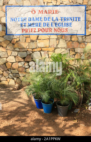 Notre-Dame de la Trinité et Mère de l'église, priez pour nous. Eglise Notre-Dame de la Trinité. Atakpamé. Bénin. Stockfoto