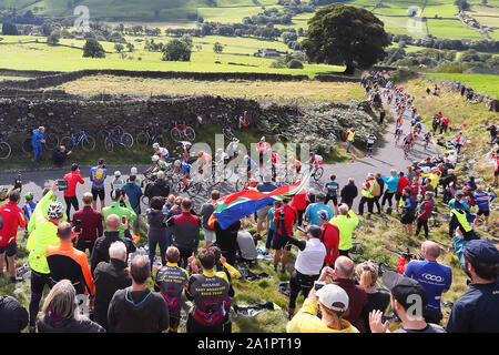 Harrogate, Großbritannien. 28 Sep, 2019. HARROGATE, 29-09-2019, Radfahren, WK WIELRENNEN, Weltmeisterschaften, Frauen, das Peloton in der Verfolgung von Annemiek Van Vleuten Credit: Pro Schüsse/Alamy leben Nachrichten Stockfoto