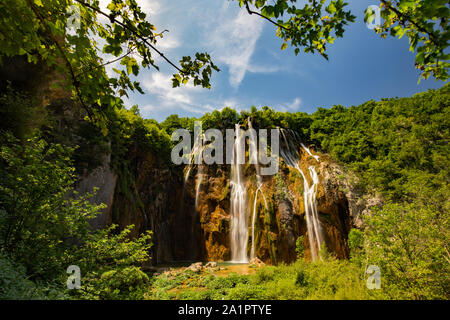 Veliki Slap (Großer Wasserfall) in den Nationalpark Plitvicer Seen, Kroatien Stockfoto