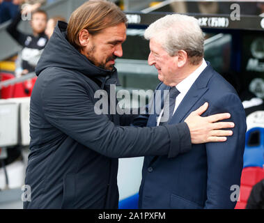 London, Großbritannien. 28 Sep, 2019. Norwich City Manager Daniel Farke haben Worte mit Crystal Palace Manager Roy Hodgson während der Englischen Premier League zwischen Crystal Palace und Norwich City an Selhurst Park Stadium, London, England am 28. September 2019 Quelle: Aktion Foto Sport/Alamy leben Nachrichten Stockfoto