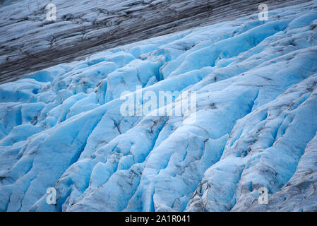 Blaues und graues Eis des Exit Glacier, fotografiert von Der Harding Icefield Trail im Kenai Fjords National Park Stockfoto