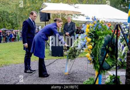 Stockholm, Schweden. 28 Sep, 2019. Kronprinzessin Victoria und Prinz Daniel von Schweden an der Minnesmonumentet auf Djurgården in Stockholm, am 28. September 2019, die gedenkfeier von M/S EstoniaCredit: Albert Nieboer/Niederlande/Point de Vue |/dpa/Alamy Leben Nachrichten zu besuchen Stockfoto