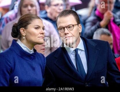 Stockholm, Schweden. 28 Sep, 2019. Kronprinzessin Victoria und Prinz Daniel von Schweden an der Minnesmonumentet auf Djurgården in Stockholm, am 28. September 2019, die gedenkfeier von M/S EstoniaCredit: Albert Nieboer/Niederlande/Point de Vue |/dpa/Alamy Leben Nachrichten zu besuchen Stockfoto