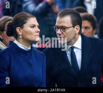 Stockholm, Schweden. 28 Sep, 2019. Kronprinzessin Victoria und Prinz Daniel von Schweden an der Minnesmonumentet auf Djurgården in Stockholm, am 28. September 2019, die gedenkfeier von M/S EstoniaCredit: Albert Nieboer/Niederlande/Point de Vue |/dpa/Alamy Leben Nachrichten zu besuchen Stockfoto