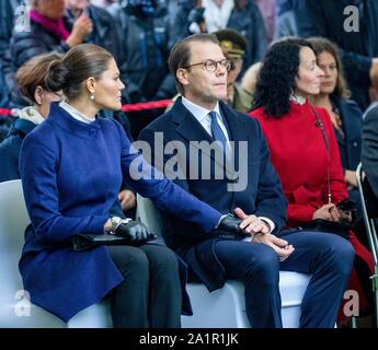 Stockholm, Schweden. 28 Sep, 2019. Kronprinzessin Victoria und Prinz Daniel von Schweden an der Minnesmonumentet auf Djurgården in Stockholm, am 28. September 2019, die gedenkfeier von M/S EstoniaCredit: Albert Nieboer/Niederlande/Point de Vue |/dpa/Alamy Leben Nachrichten zu besuchen Stockfoto