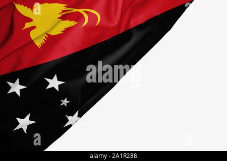 Papua Neu Guinea Flagge von Gewebe mit Copyspace für Ihren Text auf weißem Hintergrund Stockfoto
