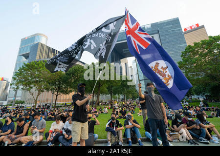 Central, Hong Kong. 28 Sep, 2019. Rallye durch Tausende von pro-demokratischen Verfechter am zentralen staatlichen Stellen bei Tamar Park der 5. Jahrestag des Beginns der Regenschirm Bewegung zu markieren. Credit: Iain Masterton/Alamy leben Nachrichten Stockfoto