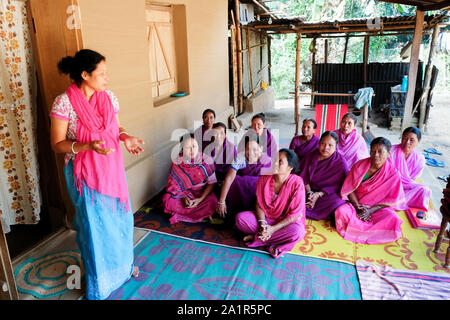 Frauen haben eine Selbsthilfe Gruppe wirtschaftlich unabhängiger zu werden. Dorf Bagbari, Tripura, Nordosten von Indien Stockfoto