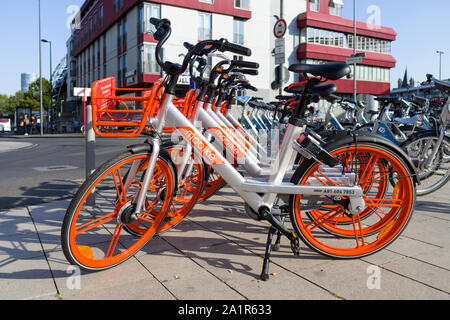 Mobike Bikes. Mobike ist ein voll-Station - weniger Fahrrad-System. Es ist durch die Anzahl der Fahrräder, der weltweit größten gemeinsamen Fahrrad Fahrer. Stockfoto