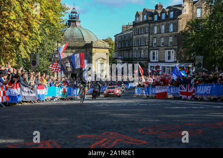 Harrogate, Großbritannien. 28 Sep, 2019. Reiter bekämpfen eine der vielen Hügeln auf dem Harrogate Stromkreis im 2019 UCI Road World Championships Frauen Elite Straße Rennen. September 28, 2019 Credit Dan-Cooke/Alamy leben Nachrichten Stockfoto