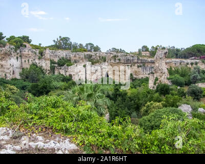 Alten Steinbruch um Syrakus, eine Stadt in Sizilien, Italien. Stockfoto