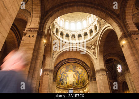 Paris, Frankreich, Sept 04, 2019: Jesus Christus die Figur an der Wand der Basilika Sacre Coeur (Herz-jesu), Paris, Frankreich Stockfoto