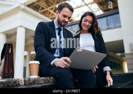 Junge motivetaed Büro Menschen lernen Marketing online, Workshop, schließen Foto Stockfoto