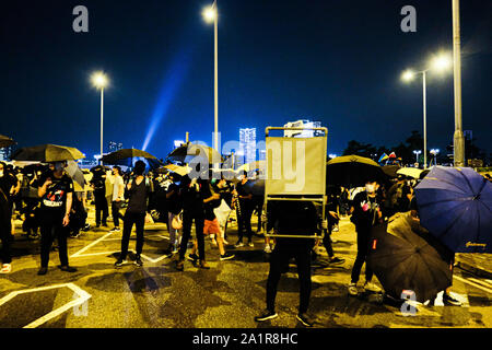 Hongkong, China. 28 Sep, 2019. Die Demonstranten versammeln sich außerhalb der zentralen Regierung in die Admiralität Bereich während der 5-jährige Jubiläum der 2014 Regenschirm Bewegung, Hong Kong. Tausende von Menschen in Hongkong versammelte sich am 28. September den fünften Jahrestag der 'Umbrella Bewegung "Kredit zu markieren: Keith Tsuji/ZUMA Draht/Alamy leben Nachrichten Stockfoto