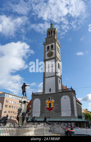 Turamichele Feier mit Ballons vor Perlach in Augsburg, Deutschland, Bayern Stockfoto
