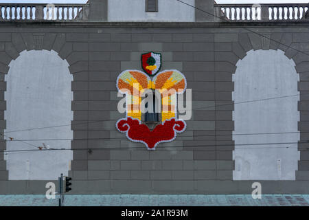 Turamichele Feier mit Ballons vor Perlach in Augsburg, Deutschland, Bayern Stockfoto