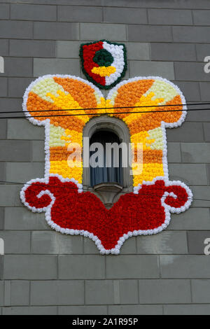 Turamichele Feier mit Ballons vor Perlach in Augsburg, Deutschland, Bayern Stockfoto