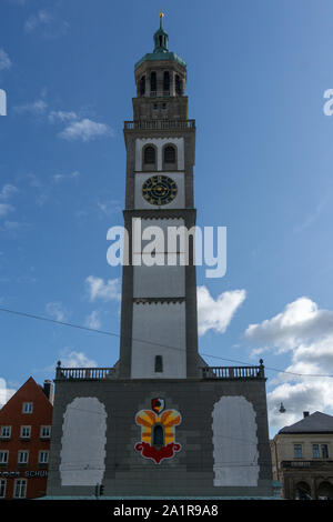 Turamichele Feier mit Ballons vor Perlach in Augsburg, Deutschland, Bayern Stockfoto