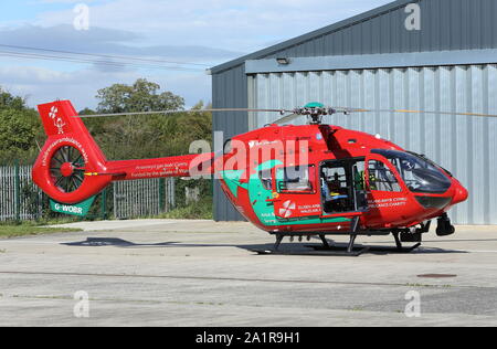 Die Waliser Air Ambulance helicopter, Welshpool, erwartet eine weitere Mission. Stockfoto