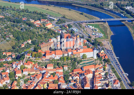 Stadtbild von Meißen in Deutschland mit der Albrechtsburg Burg an der Elbe Stockfoto