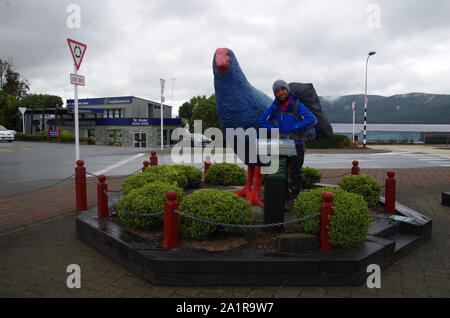 Thai weibliche Backpacker. Te Araroa Trail. Te Anau. South Island. Neuseeland Stockfoto