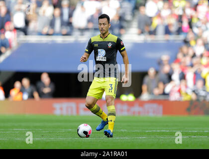 Tottenham Hotspur Stadion, London, UK. 28 Sep, 2019. Fußball der englischen Premier League, Tottenham Hotspur gegen Southampton; Maya Yoshida von Southampton - Streng redaktionelle Verwendung. Keine Verwendung mit nicht autorisierten Audio-, Video-, Daten-, Spielpläne, Verein/liga Logos oder "live" Dienstleistungen. On-line-in-Match mit 120 Bildern beschränkt, kein Video-Emulation. Keine Verwendung in Wetten, Spiele oder einzelne Verein/Liga/player Publikationen Quelle: Aktion plus Sport/Alamy leben Nachrichten Stockfoto