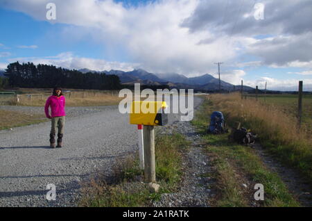 Thai weibliche Backpacker. Te Araroa Trail. South Island. Neuseeland Stockfoto