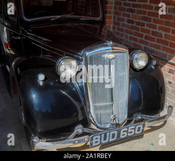 Namensschild auf der Vorderseite eines Vintage Wolseley Acht im Besitz von Viscount Nuffield (Sir William Morris) in Nuffield, Nuffield, in der Nähe von Henley-on-Thames Stockfoto