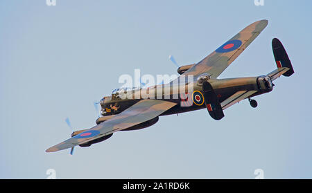 Die Schlacht um England Memorial Flight Avro Lancaster PA 474 im Flug Stockfoto
