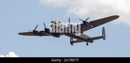 Die Schlacht um England Memorial Flight Avro Lancaster PA 474 im Flug Stockfoto
