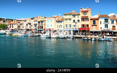 Boote im Mittelmeer Hafen von Cassis. Provence, Frankreich Stockfoto