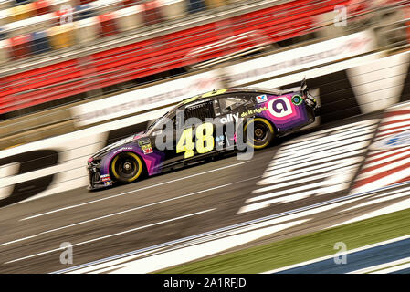 Concord, North Carolina, USA. 28 Sep, 2019. 48 Jimmie Johnson in der ersten Übung in der NASCAR Monster Energy Cup 60. jährlichen Bank von Amerika ROVAL 400 Am 27. September 2019 in Charlotte Motor Speedway Straße Kurs in Concord, North Carolina Credit: Ed Clemente/ZUMA Draht/Alamy leben Nachrichten Stockfoto