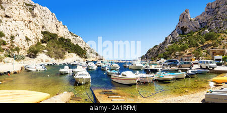 Kleine Fischerhafen und Erholung in den kleinen Felsbuchten von Marseille. Bouches-du-Rhône. Frankreich. Stockfoto